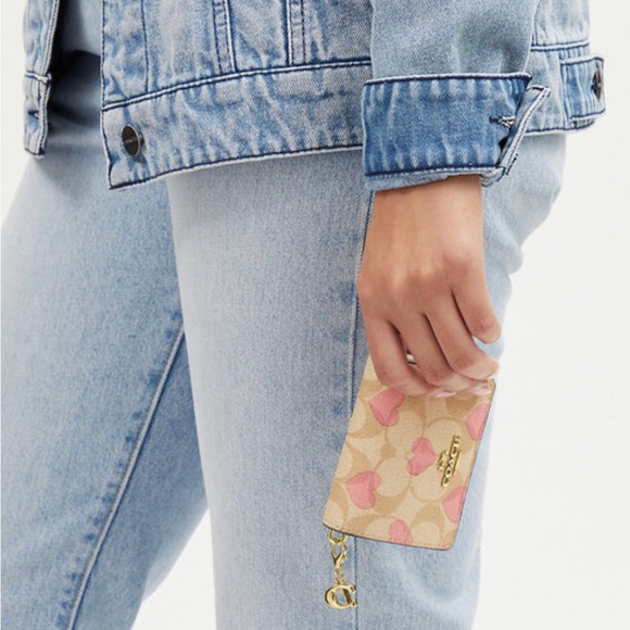 NWT Coach Outlet Boxed Mini Wallet On A Chain In Signature Canvas Heart … - Picture 4 of 8